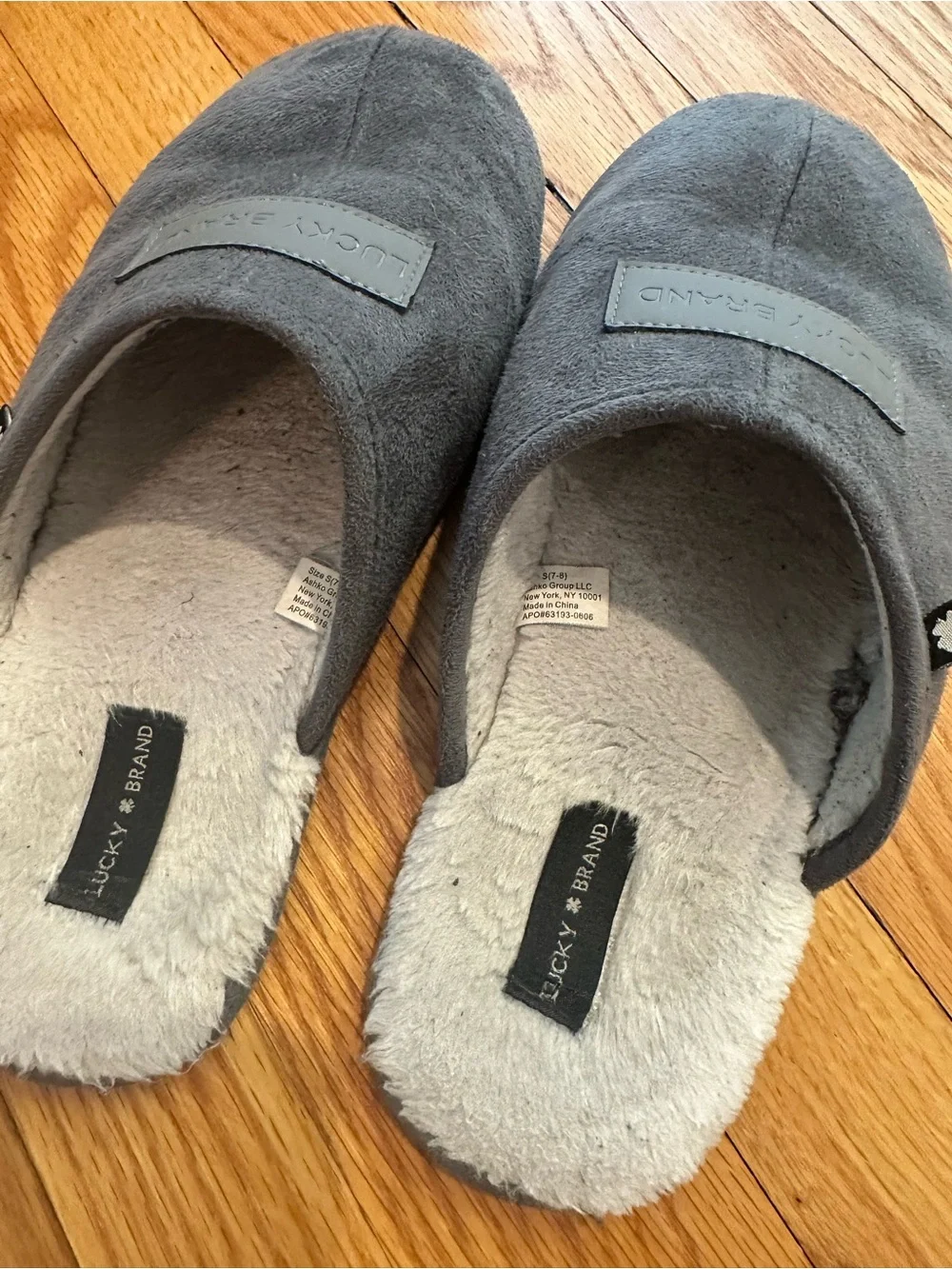 Lucky Brand Men’s Gray Plush Slide Slippers Size S 7/8 Well Worn